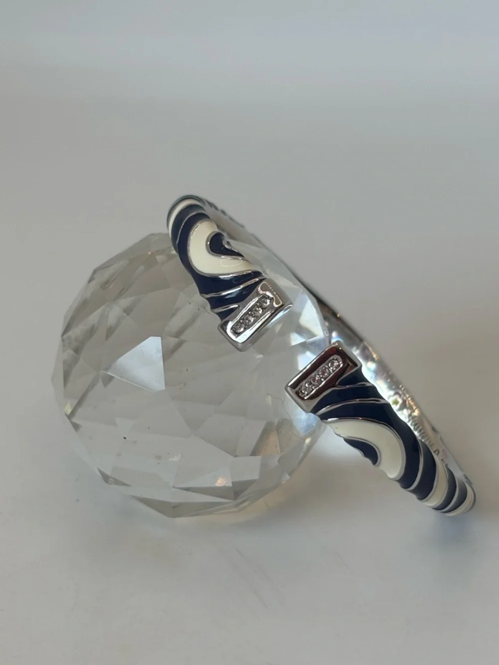 Lauren G Adam’s Navy & White Wave-Pattern Bangle Bracelet